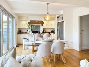 DE VERE LANE- click for photo gallery